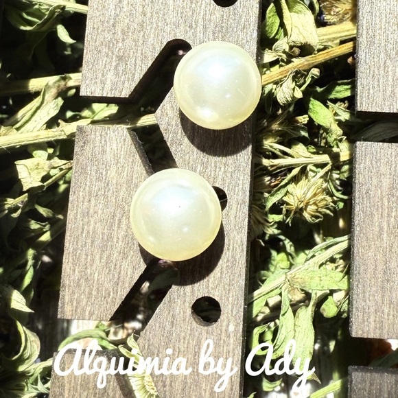 Pearl Earrings - Picture 1 of 1